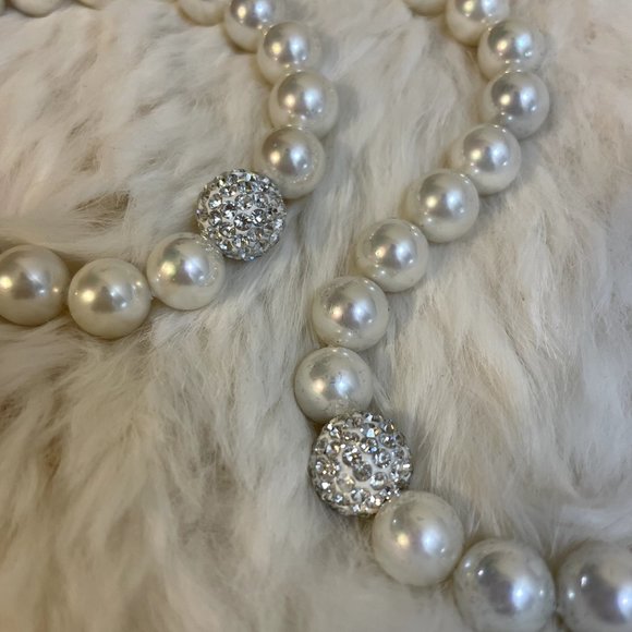 Pearl Necklace & Bracelet Set - Picture 4 of 5